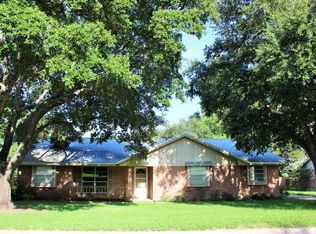 111 Machemehl Dr, Bellville, TX 77418
