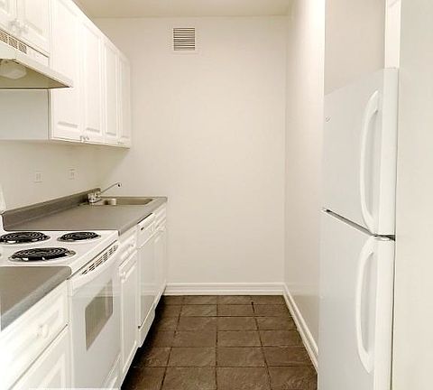 2nd image of 315 W 54th St #Mr5