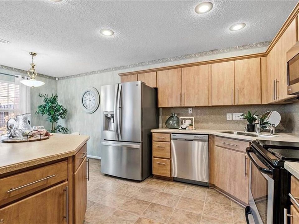 1st image of 27 Pickwick Pl