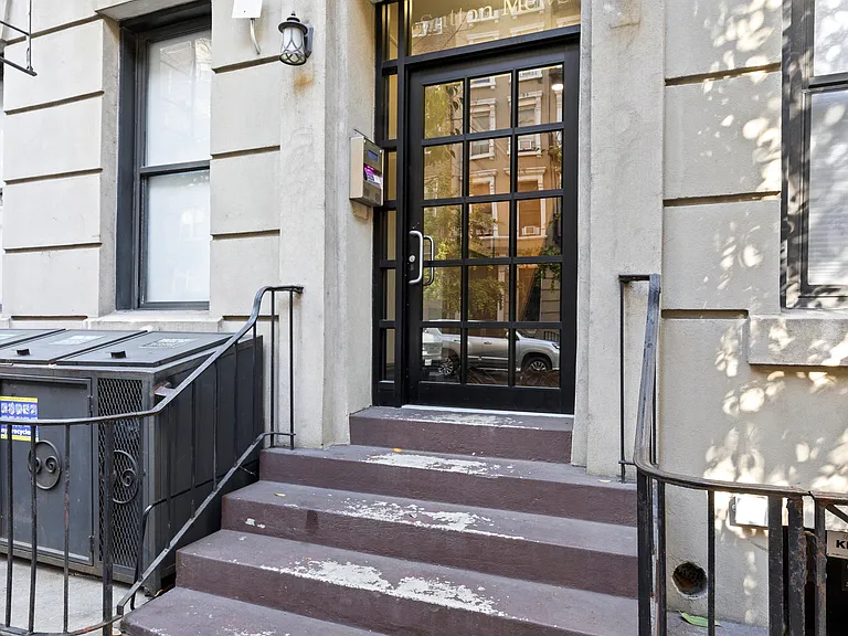 351 E 58th St #1F — Photo 10