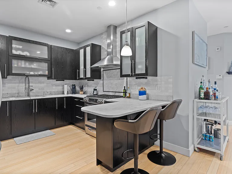 152 Old Colony Ave #9 — Photo 16