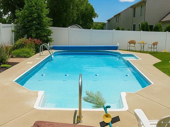 2nd image of 601 Brisbain Ln