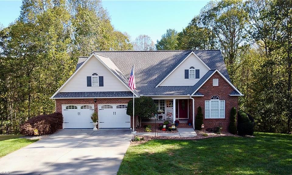 1st image of 110 Eastridge Ln
