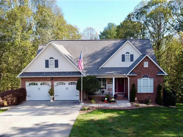 110 Eastridge Ln, Millers Creek, NC 28651