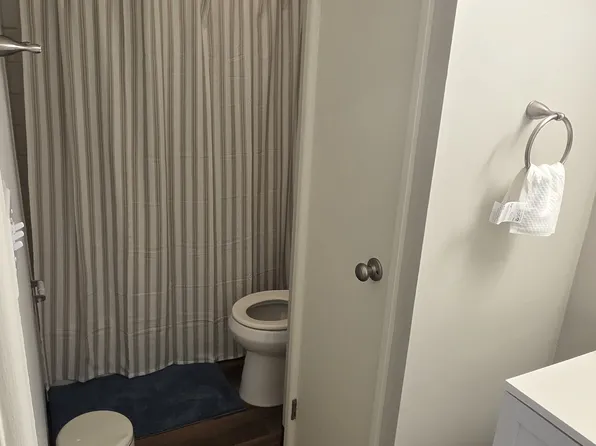 915 Heritage Ct APT 104, Crown Pt, IN 46307