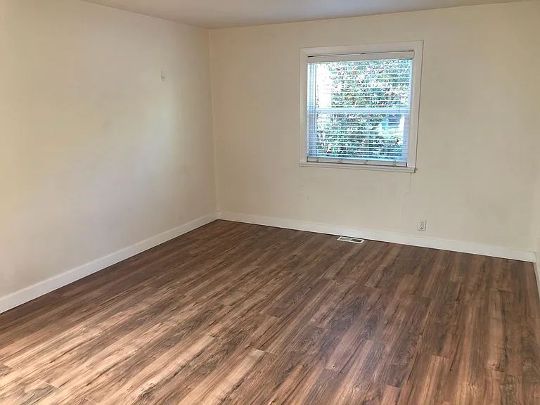 2351 Radcliffe Ave — Photo 9
