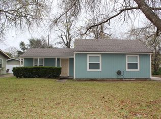 113 Burnet St, Port Lavaca, TX 77979