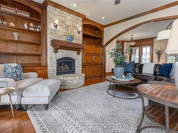 4th image of 2900 Twin Lake Dr