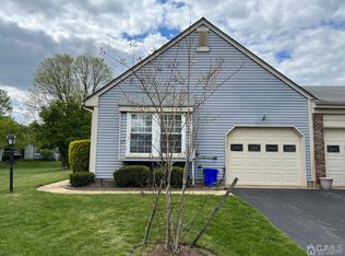 17 Patrick Henry Ct #B, Monroe Township, NJ 08831