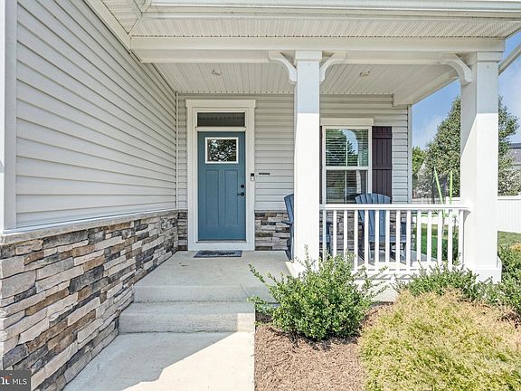 4th image of 102 Brooke Village Dr