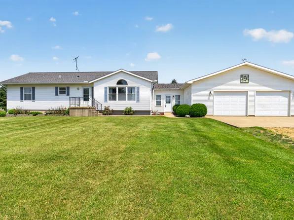 3958 200th St, Clinton, IA 52732
