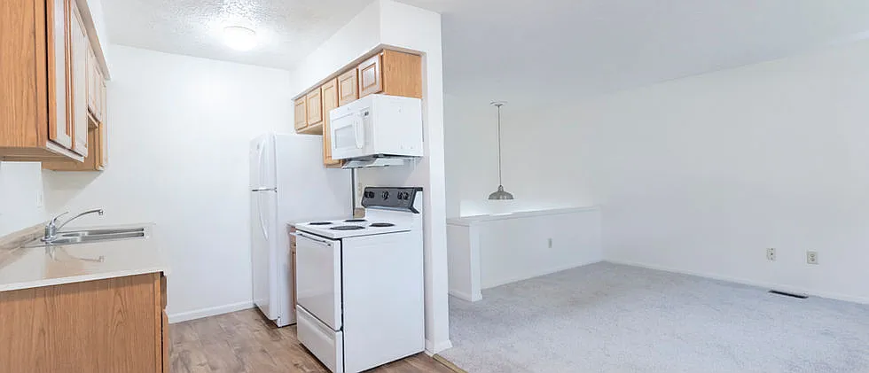 4 bed, 1300 sqft, $2,025 — Photo 4