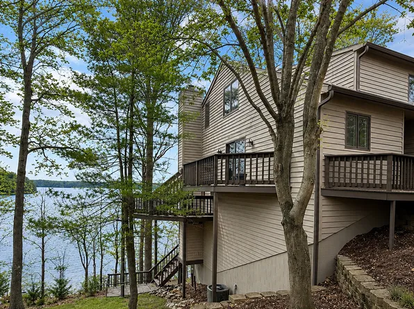 2072 E Waters Edge Dr #15, Bloomington, IN 47401
