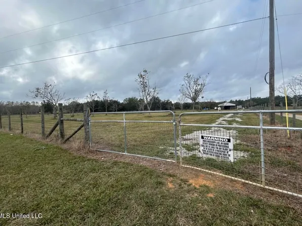 14510 Oak Haven Dr, Moss Pt, MS 39562