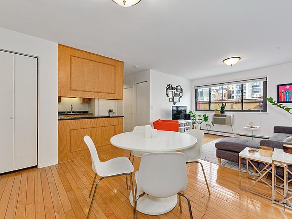 5th image of 607 W Wrightwood Ave APT 204