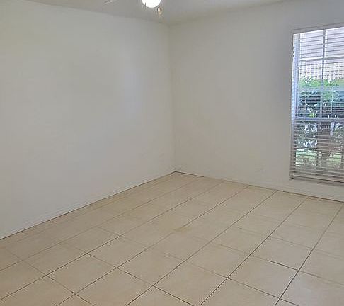 5th image of 415 Wymore Rd APT 102