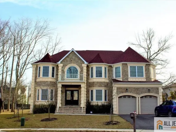 5 Mila Ct, Edison, NJ 08820