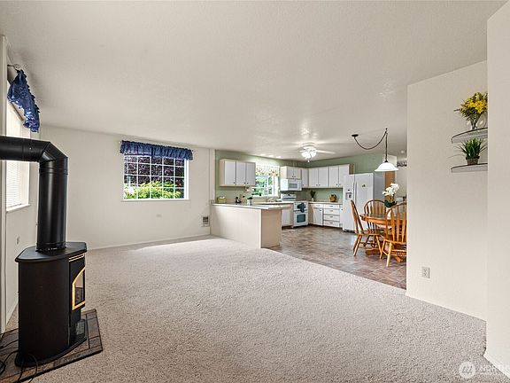 4th image of 313 Sid Snyder Drive E
