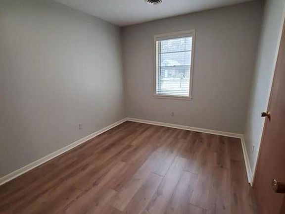 5th image of 1910 Simpson Dr