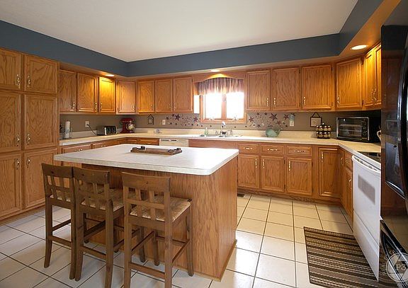 4th image of 665 Elizabeth Dr
