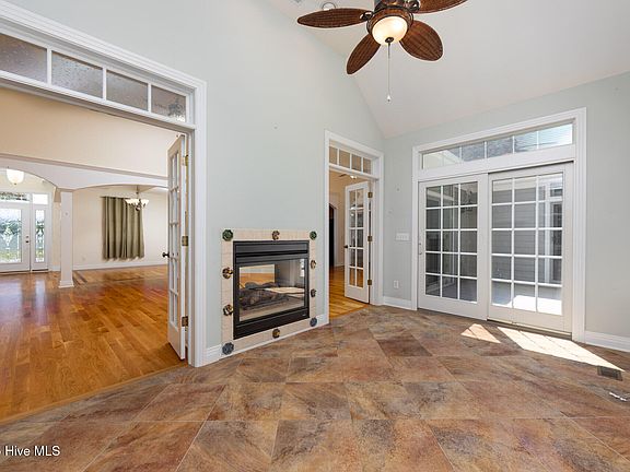 5th image of 102 Snow Creek Court