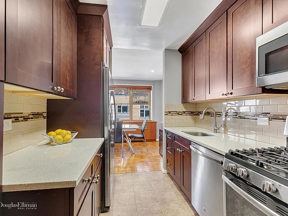3rd image of 415 E 52nd St APT 11AA