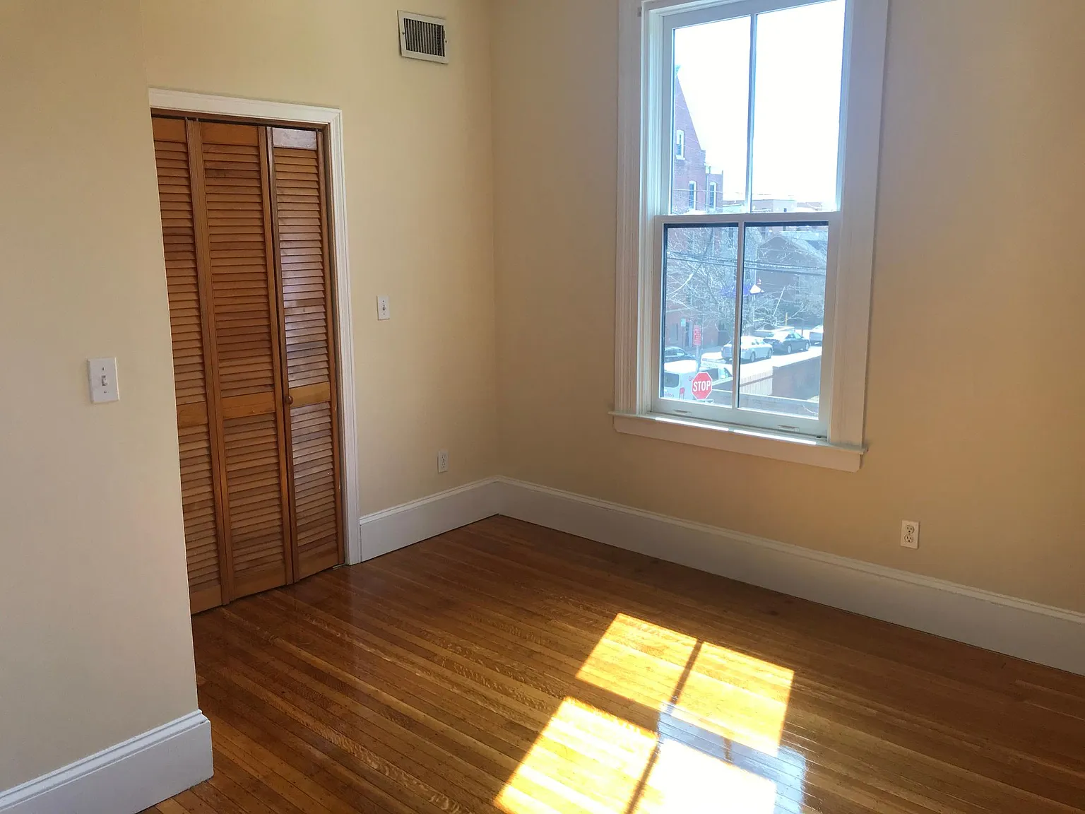 234 Bowen St — Photo 2