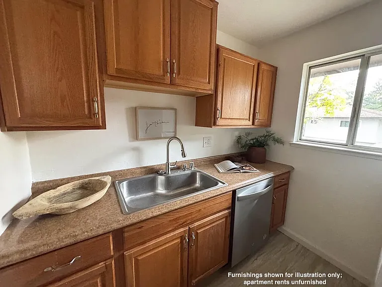 Kitchen (staged)