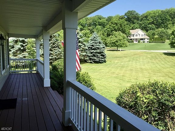 5th image of 8 Larkspur Ln