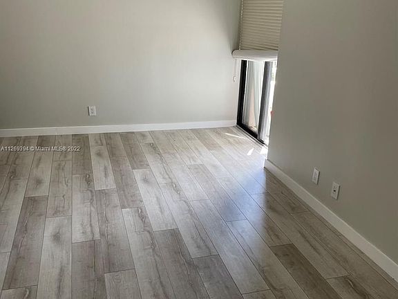 4th image of 20225 NE 34th Ct APT 1216