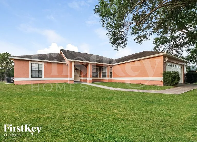 815 Adour Dr — Photo 2