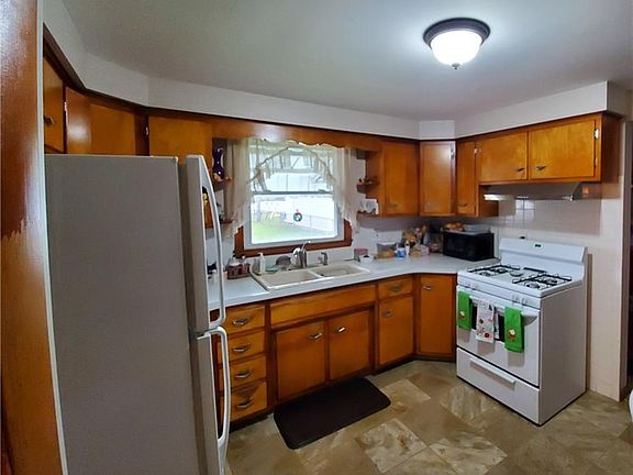 5th image of 235 Joseph Dr