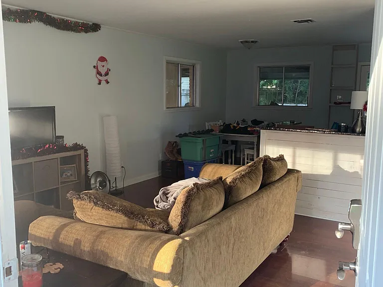 407 Dafney Dr — Photo 2