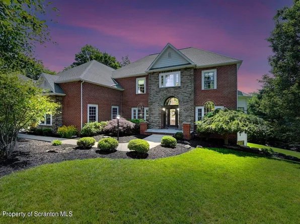 102 Powell Dr #L-33, Clarks Summit, PA 18411