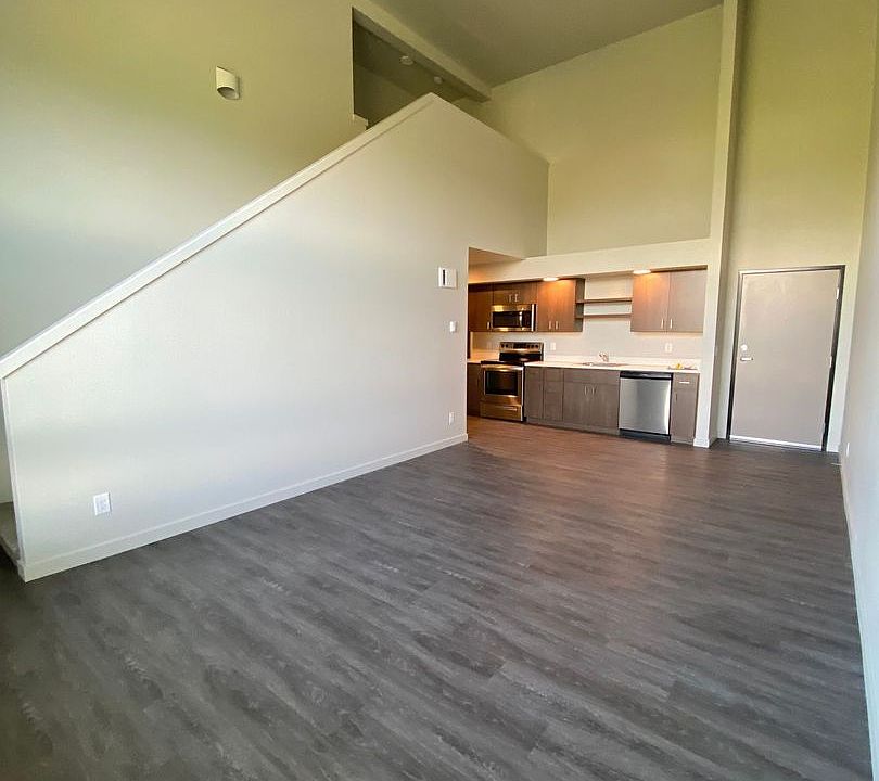 1st image of 1650 NE Market Dr #322