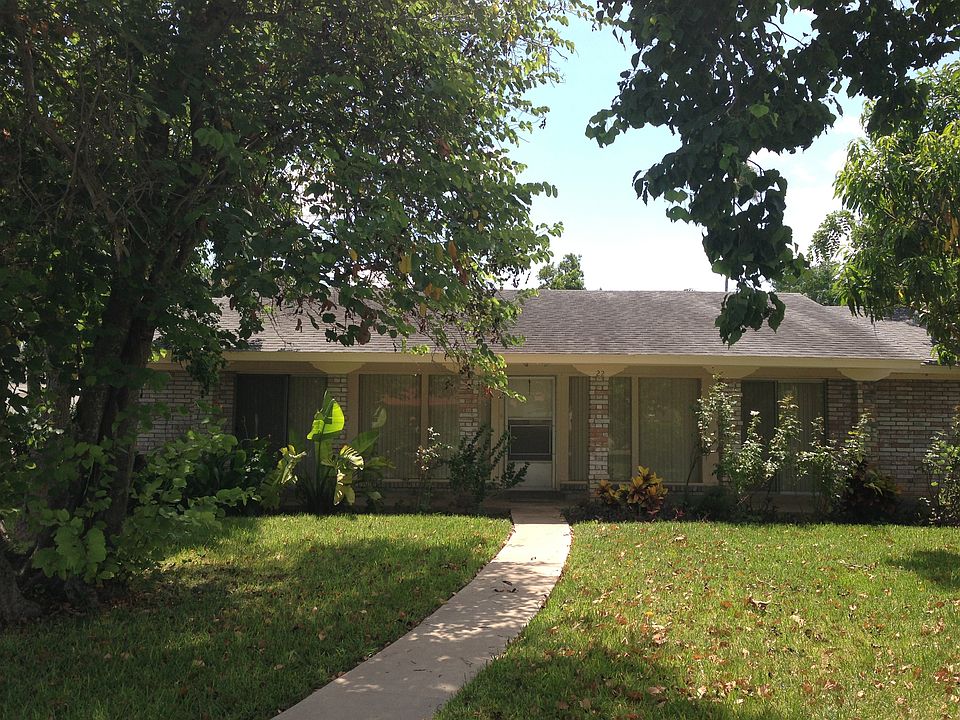 1st image of 22 Saint Andrews Ln