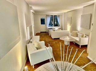 220 E 54th St APT 2M, New York, NY 10022