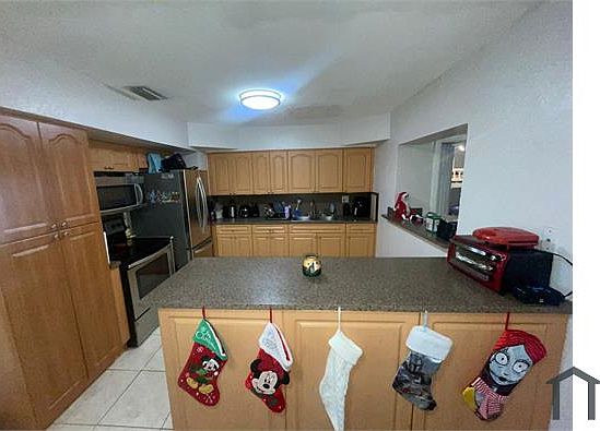 3rd image of 5431 NW 178th Ter Unit 1