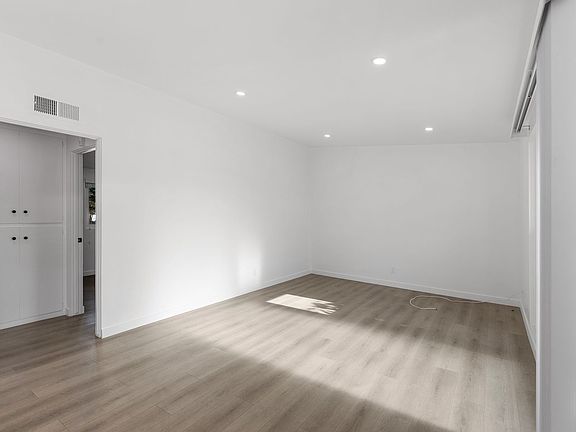 4th image of 3201-3211 N Bayside Dr #3203