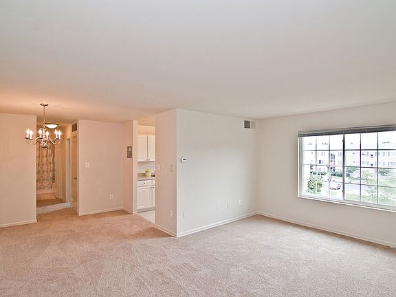 4th image of 1265 Elden St #41-202