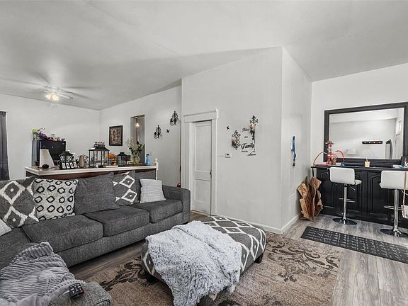 3rd image of 3828 Indiana Ave