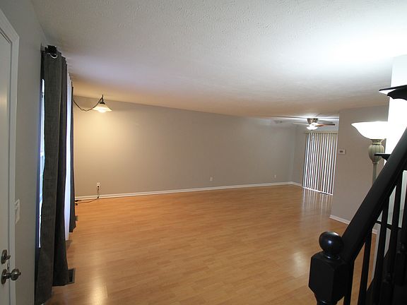 2nd image of 851 W Kensington Ln