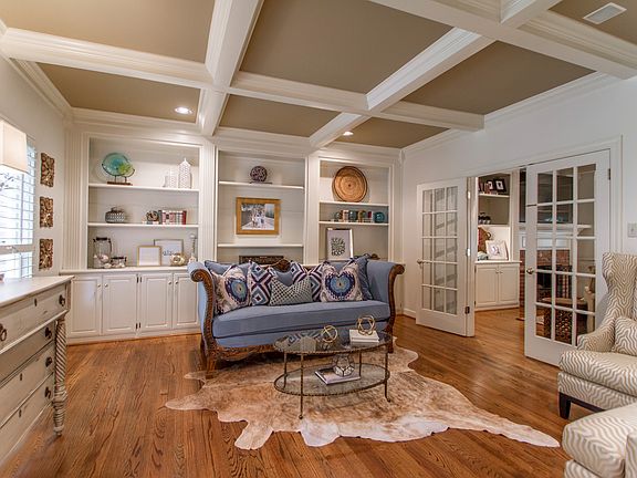 Formal living room or office