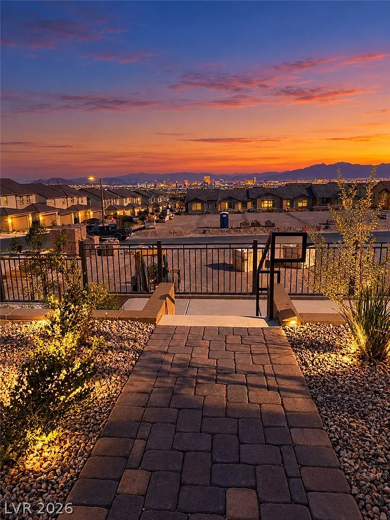 3 bed, 2.5 bath, 1534 sqft, $2,450 — Photo 2