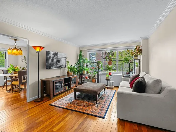 70-31 108th St APT 3G, Forest Hills, NY 11375
