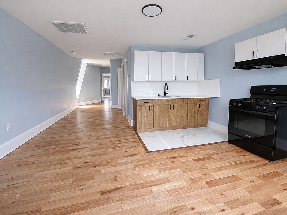 1st image of 36 Leo Pl Floor 3