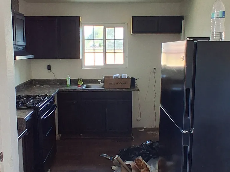 110 E 2nd St #2 — Photo 7