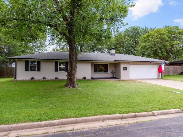 211 Red Bird Ln, Mount Vernon, TX 75457
