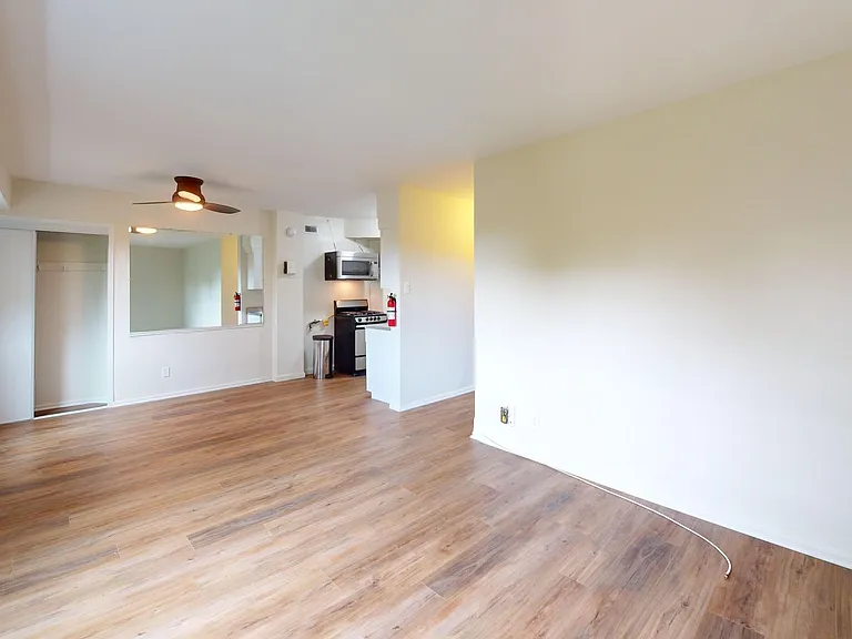 1801 Clydesdale Pl NW #412 — Photo 6