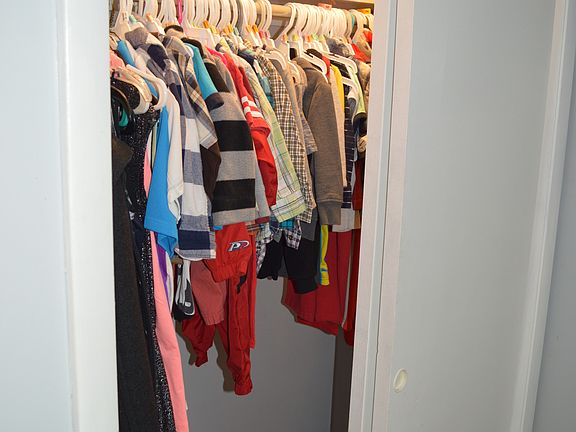 3rd image of 202 Oak Park Dr